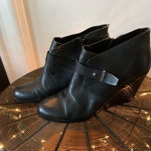 Cole Haan Wedges, leather, black, size 10